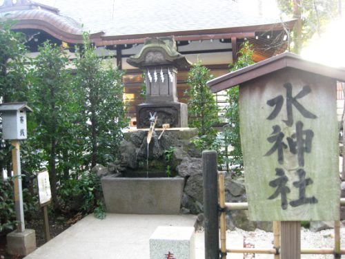 ▼大國魂神社-水神社・さざれ石▼
