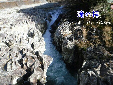 古座川の伝承「滝ノ拝太郎」。丸石と尾鷲市九木神社