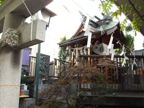 白山神社(横浜市神奈川区浦島町) - 江戸時代創建・東海道沿いの住宅街の中に祀られている小祠