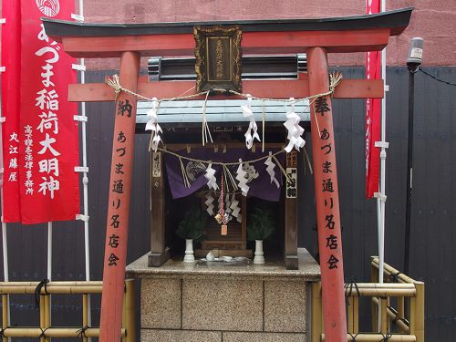 あずま稲荷大明神 - 戦後の銀座に改めて勧請されたお稲荷さま