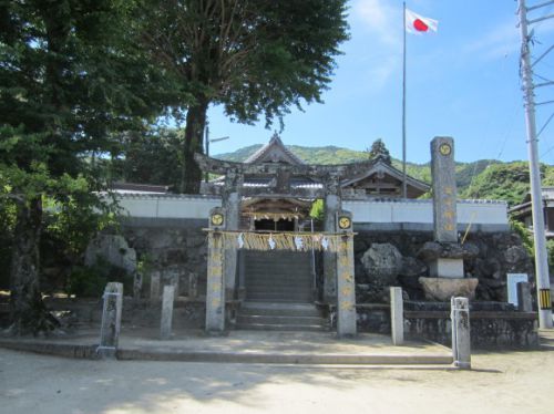 白山神社は菊理姫(白山姫)を祀る