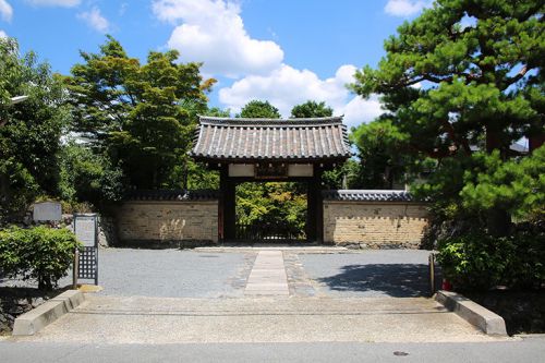 鹿王院、足利三代将軍の開基です。