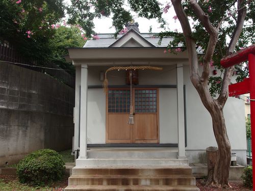 白山神社（川崎市宮前区馬絹） - 馬絹の住宅街の中に佇む神社