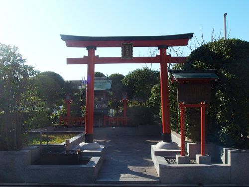 稲荷大明神(横浜そごう屋上) - 横浜そごうの屋上に鎮座するお稲荷さま