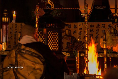 成田山大阪別院明王院 初不動 『不動明王の縁日が28日なのはニワ(28)トリからくる?』