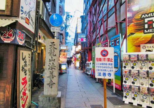 大阪千日前法善寺横丁(大阪市中央区)