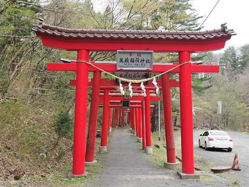 宮城白石 萬蔵稲荷神社の千本鳥居!!!(100本以上)