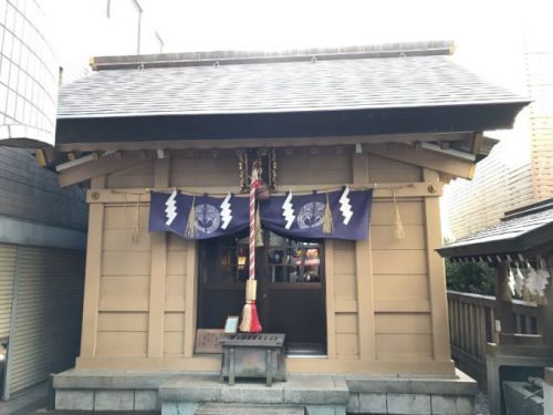 朝日神社 稲荷の神像を祀った織田信長の縁がある神社(東京都港区)
