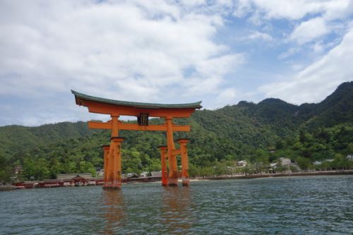 ▼厳島神社・本殿▼