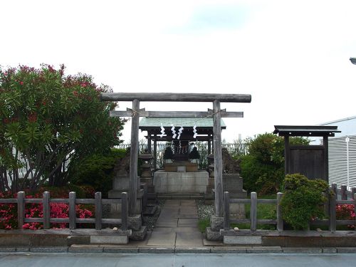 氷川神社(五反田TOCビル) - 五反田TOCビルの屋上に鎮座する神社