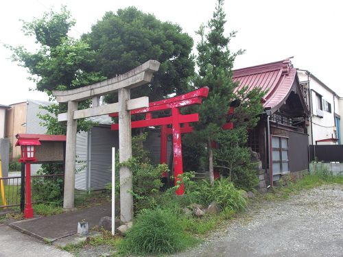 笠守稲荷神社 - 笠になって巴御前を救った白狐の逸話が伝わるお稲荷さま