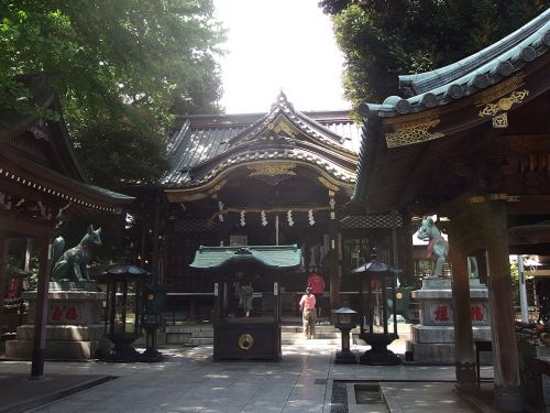 豊川稲荷東京別院 - 大岡越前守が祀った屋敷神が起源と伝わる豊川稲荷