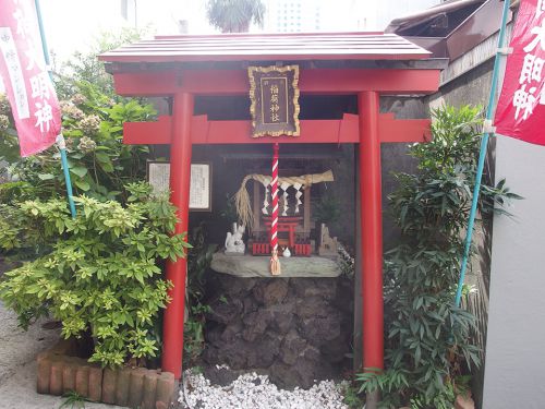 鈴降稲荷神社 - 徳川家康の「伊賀越え」の際の逸話が伝わる神社の元宮
