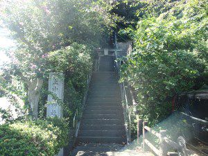 上中里神社(横浜市磯子区上中里町) - 行基作の不動像を祀っていた不動堂が起源