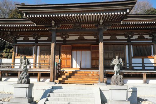 お寺の像
