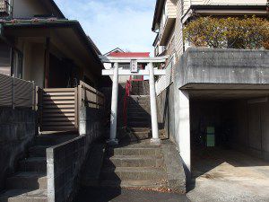 三社合神社(町田市本町田) - 3つの神社が合祀されていると思われる小祠