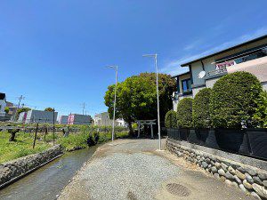 下新田津島神社(稲城市東長沼) - 大丸用水脇にお祀りされている天王さん