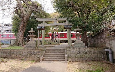 澤田八幡神社(藤井寺市) ・境内に近鉄線が走り参道に踏切も設置された氏神様