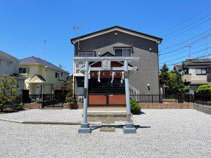 白山神社(国立市谷保) - 日野バイパスそばの住宅街に鎮座している神社