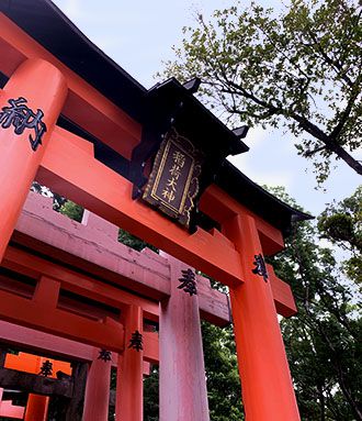 伏見稲荷大社:秦氏が祀った稲荷神