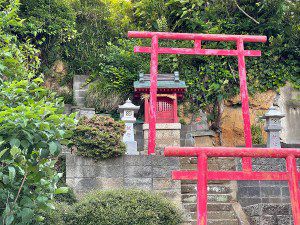 稲荷神社(横浜市戸塚区矢部町) - 戸塚駅前・旧東海道沿いにあるお稲荷さま
